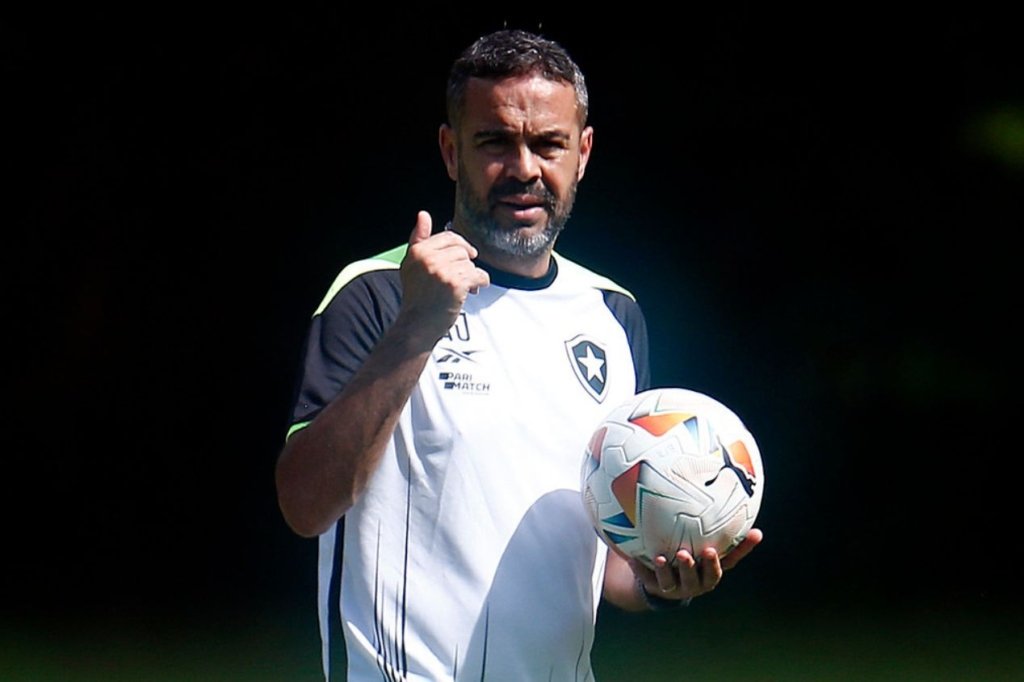 Artur Jorge em ação pelo Botafogo