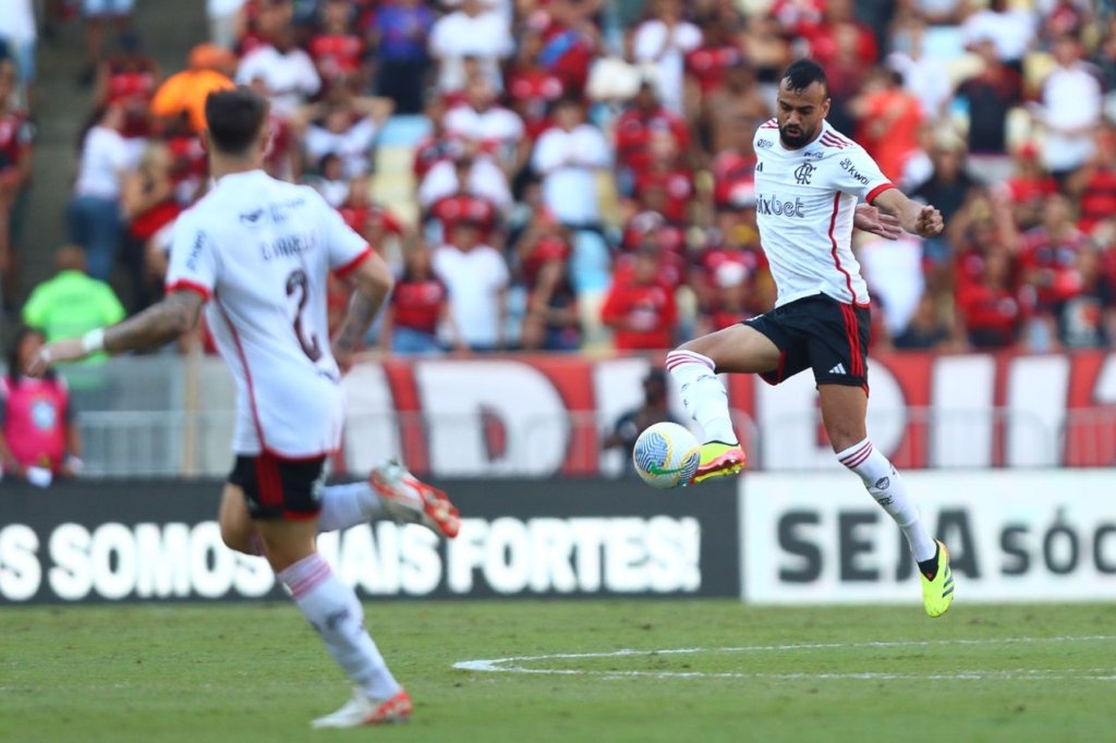 Marcos Braz comenta permanência de Fabrício Bruno no Flamengo: "Uma grata surpresa"