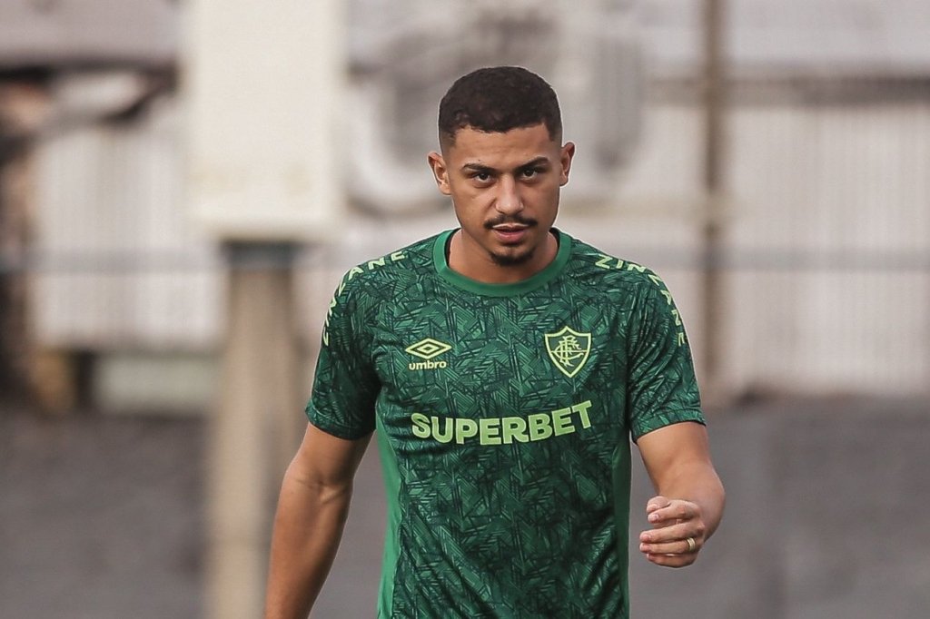 Fulham retoma conversas e tenta contratar André, do Fluminense