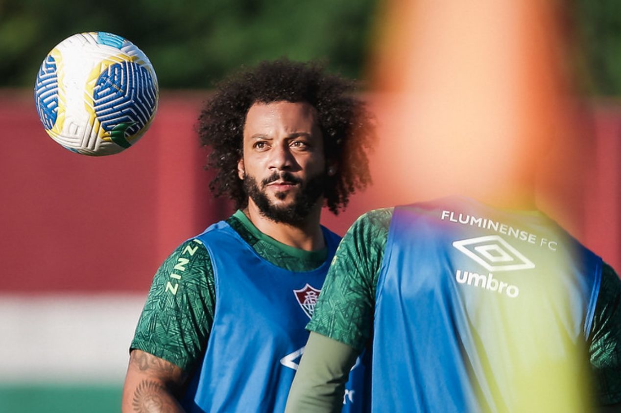 Com dores, Marcelo, do Fluminense, pode ficar fora do clássico contra o Flamengo; entenda