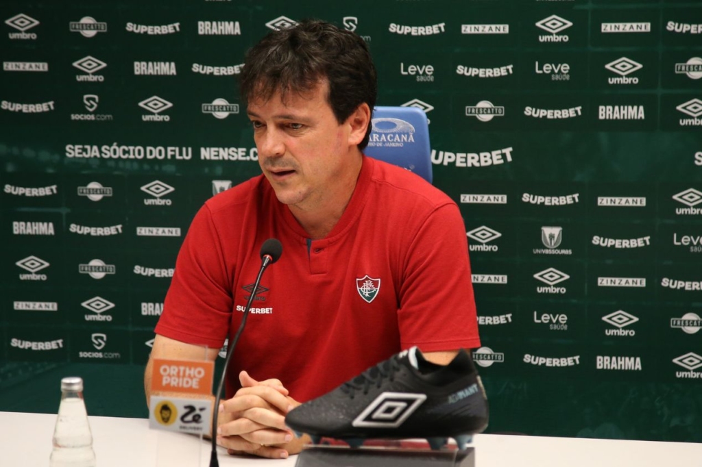 Fernando Diniz garante que não vai entregar o cargo no Fluminense