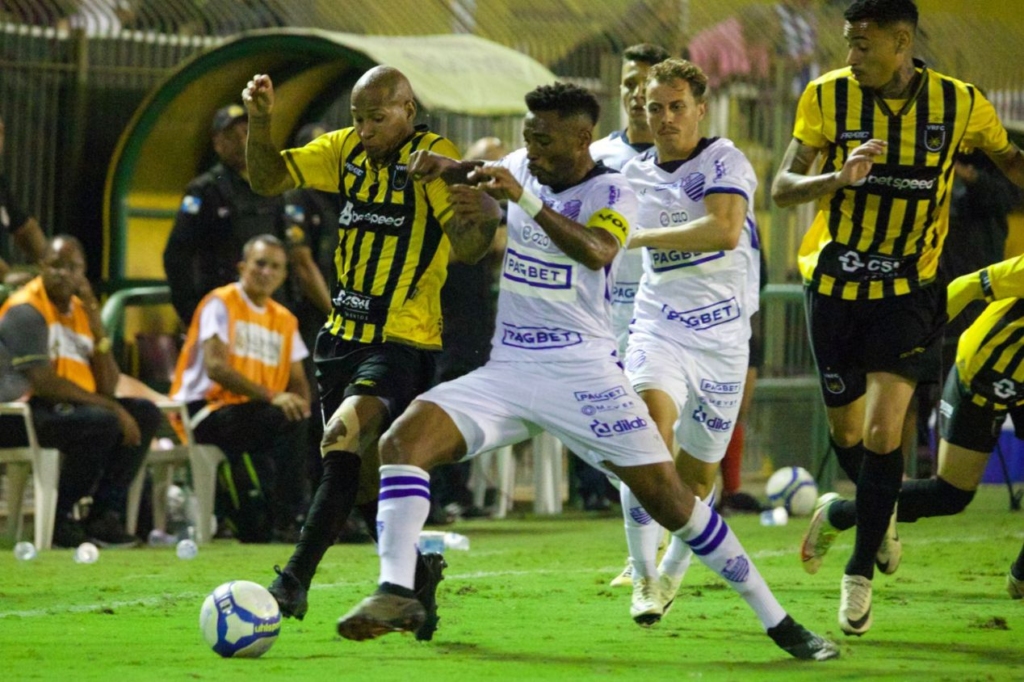 Wellington Silva em ação pelo Volta Redonda