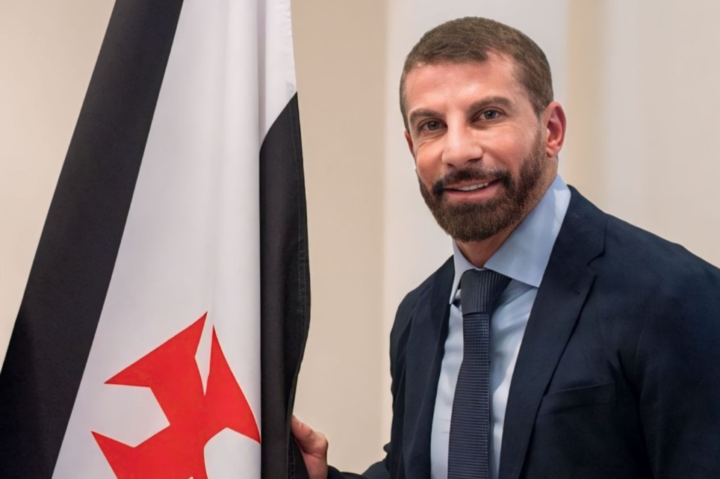 Pedrinho tenta contornar a maior crise financeira e institucional da história do Vasco.