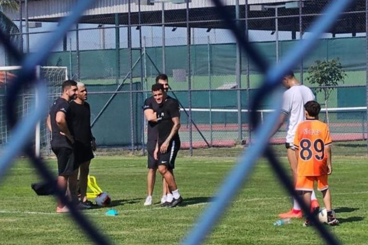 Nas férias, Coutinho faz treino com equipe multidisciplinar e aguarda acerto com o Vasco