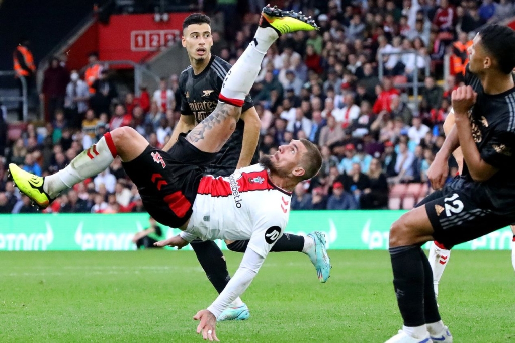 Vasco nega interesse em Lyanco, do Southampton, para reforçar a zaga