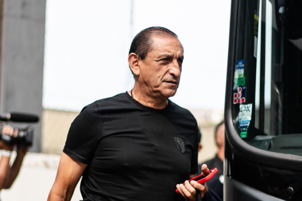 Ramón Díaz impõe condições para voltar a treinar o Vasco