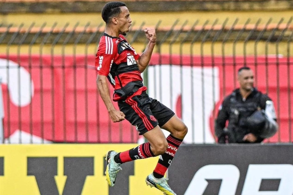 Santa Clara, de Portugal, tenta empréstimo de Matheus Gonçalves, do Flamengo