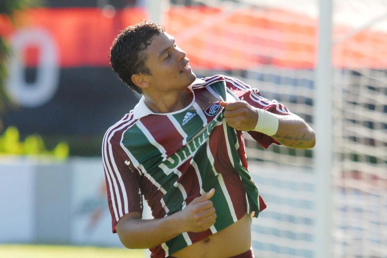 Thiago Silva firmou contrato até junho de 2026 com o Fluminense