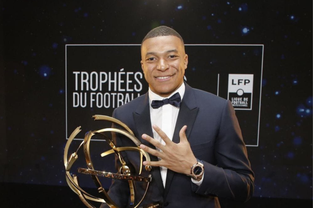 Kylian Mbappé segue sem data de estreia no Real Madrid