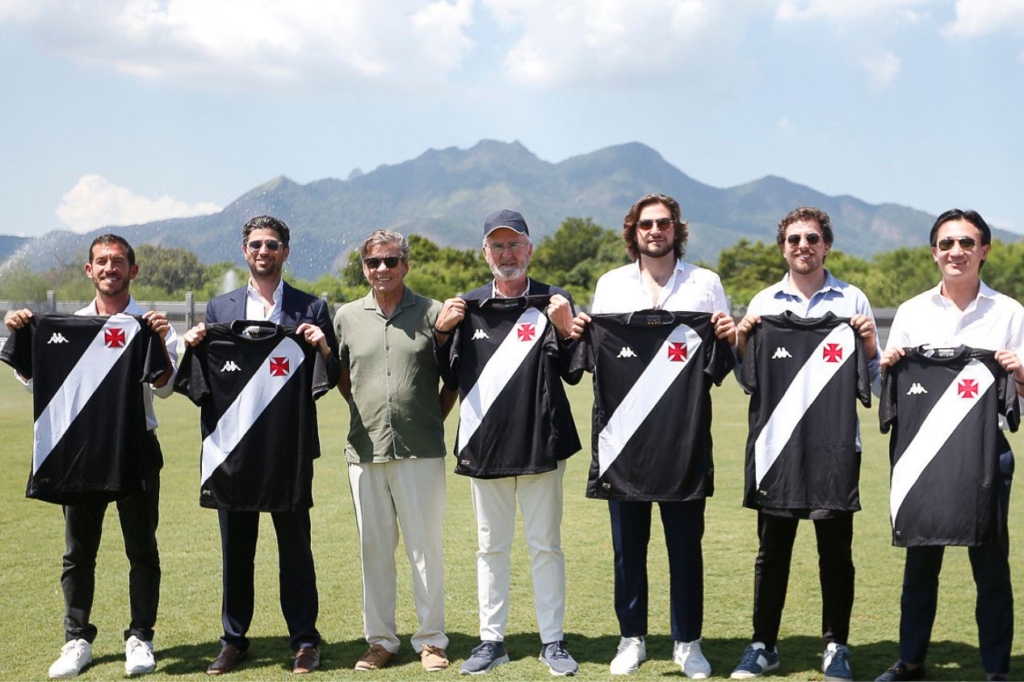 777 Partners fez contratações milionárias e 15 jogadores seguem no clube, após saída da empresa norte-americana