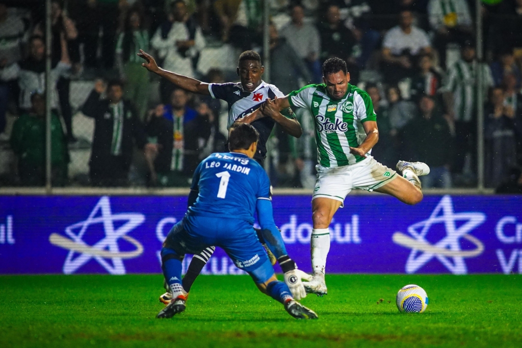 Jean Carlos fez o gol da vitória do Juventude sobre o Vasco