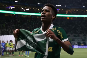 Estêvão Willian se despede em goleada do Palmeiras para jogar no Chelsea