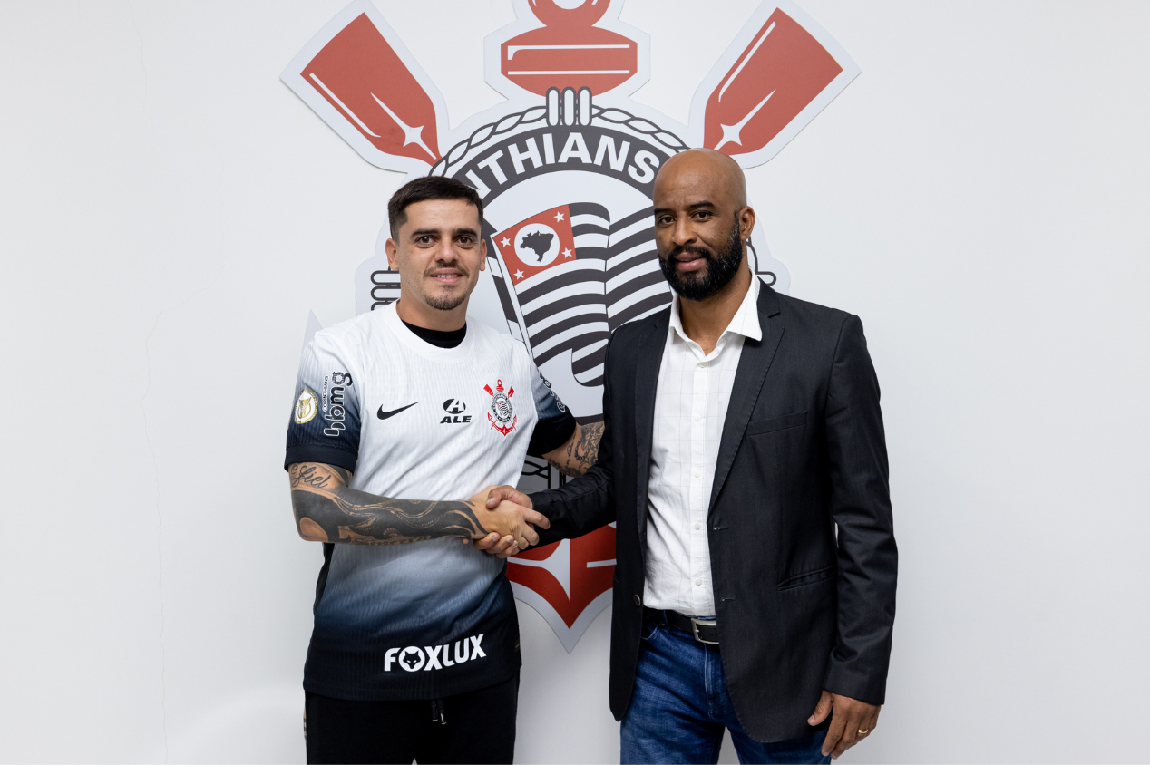 Fagner renova com o Corinthians