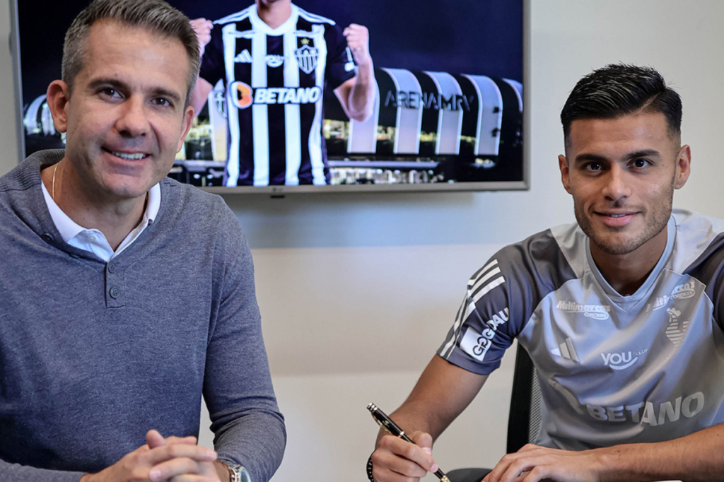 Fausto Vera assina com o Atlético