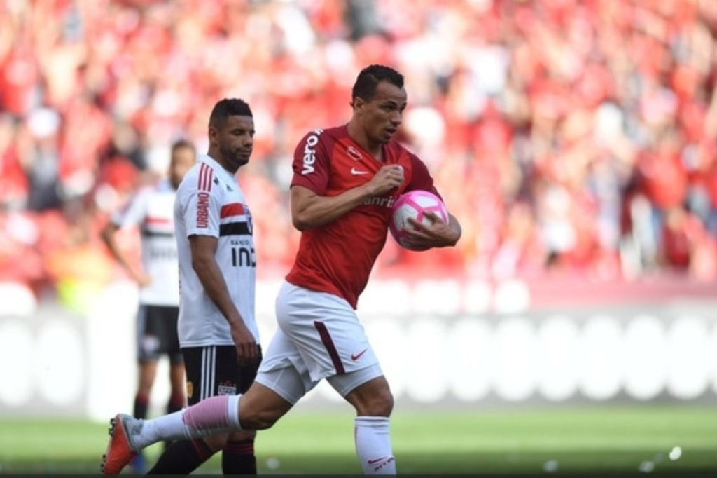 Leandro Damião pode voltar para o Internacional