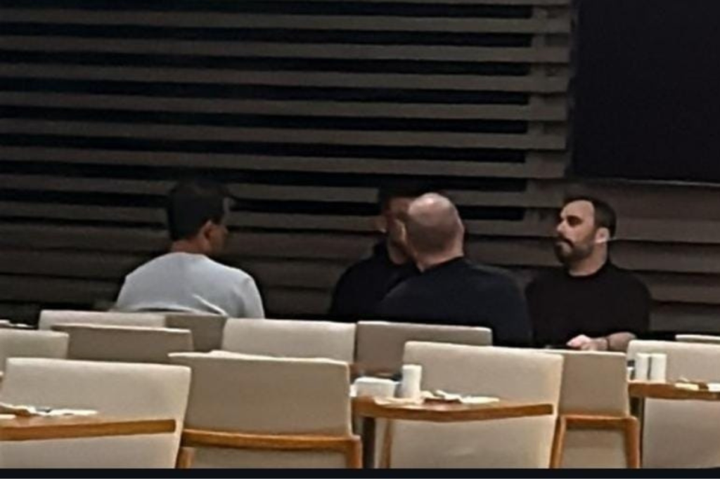 Mano Menezes encontra Mário Bittencourt