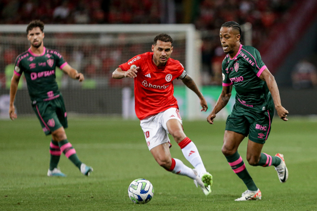 Fluminense recebe o Internacional no Maracanã