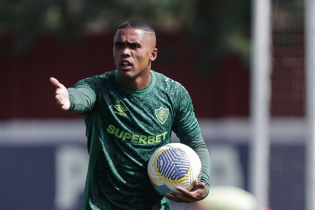 Douglas Costa não é mais jogador do Fluminense; saiba detalhes