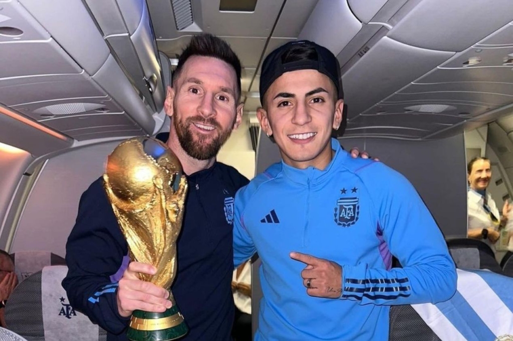 Thiago Almada, novo reforço do Botafogo, chegará ao Rio de Janeiro na manhã desta quinta-feira