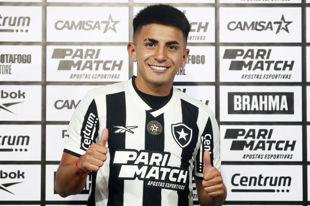 Thiago Almada já está no Brasil