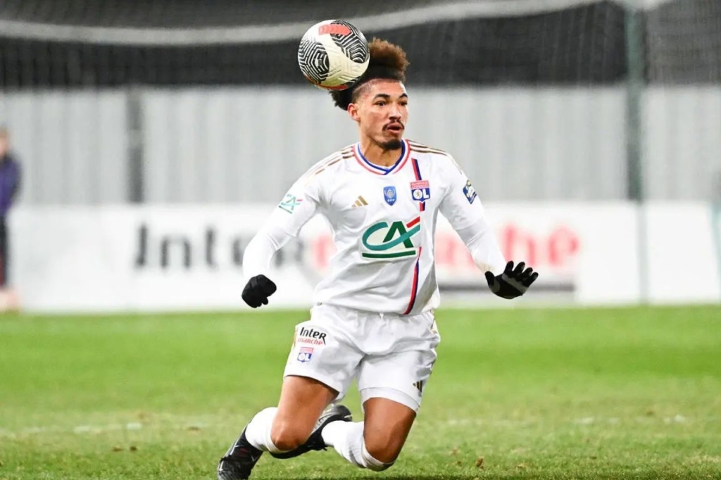 Ex-Botafogo, Adryelson aposta em pré-temporada para apagar começo ruim no Lyon