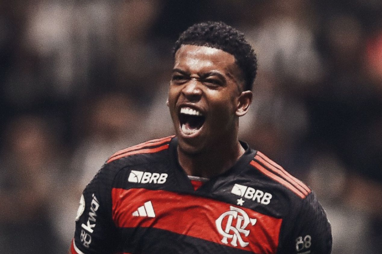 Carlinhos teve atuação destacada na goleada do Flamengo sobre o Atlético-MG