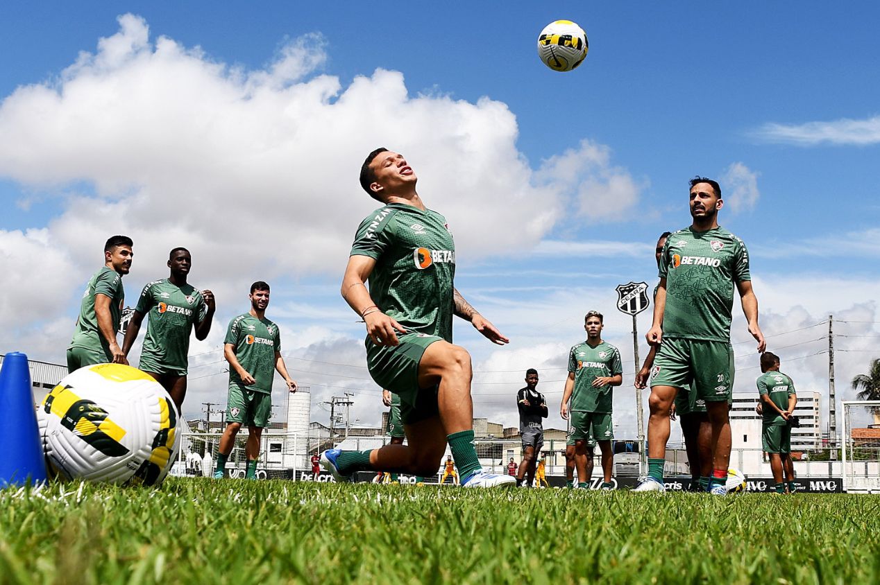 Fluminense aguarda documentos de clube português para concretizar saída de Calegari