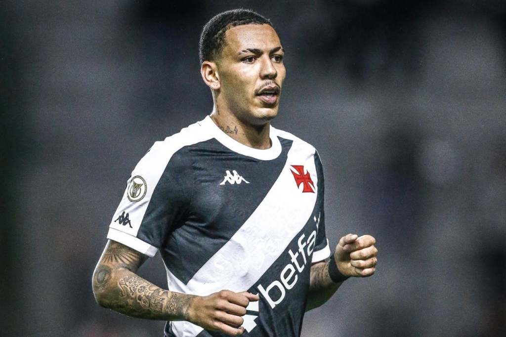 Saiba os bastidores da saída de Clayton Silva do Vasco para o Estoril Praia