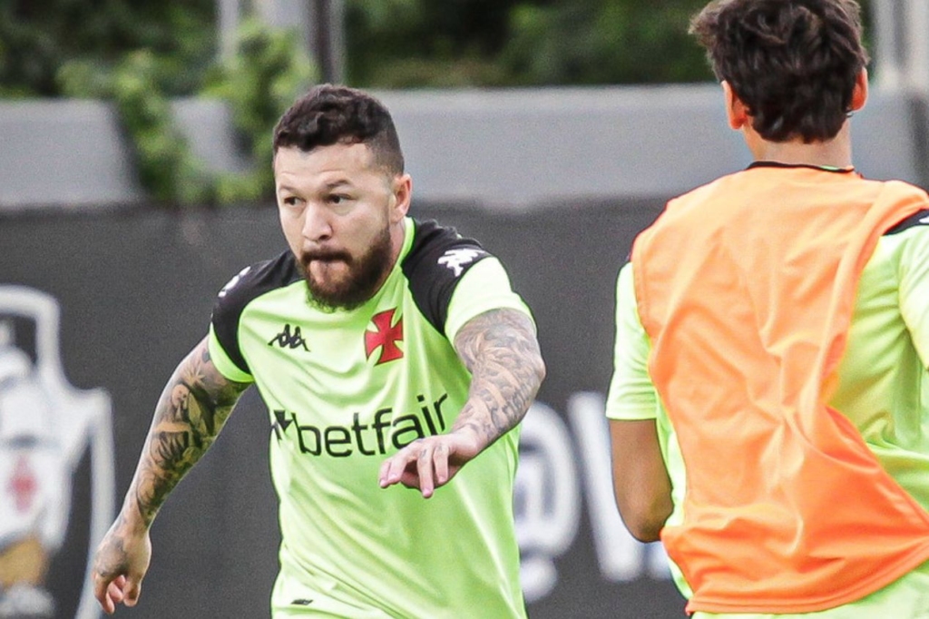 Paysandu anuncia a contratação do atacante Rossi