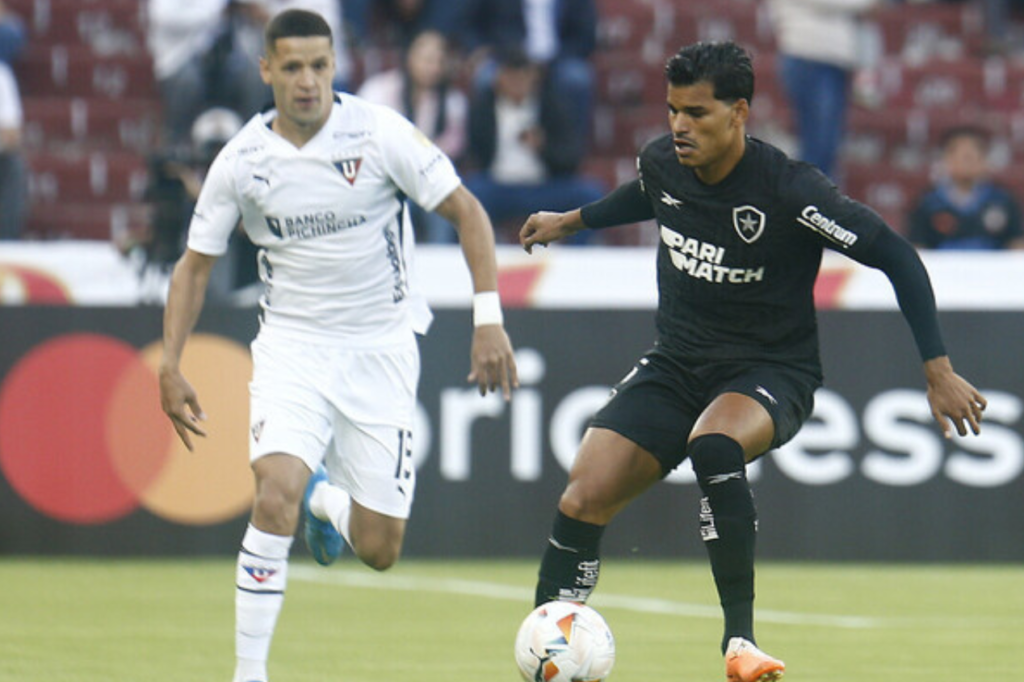 Alex Arce está na mira do Corinthians