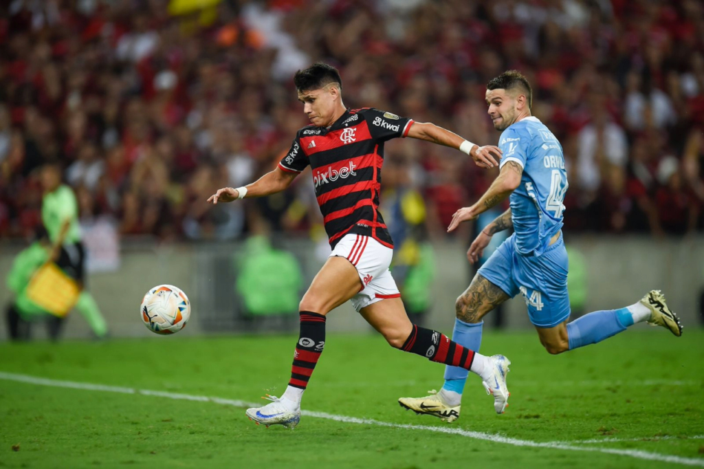 Bolívar e Flamengo jogam por vaga nas quartas da Libertadores