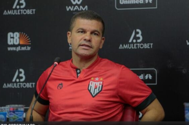 Atlético-GO prepara mudança de técnico