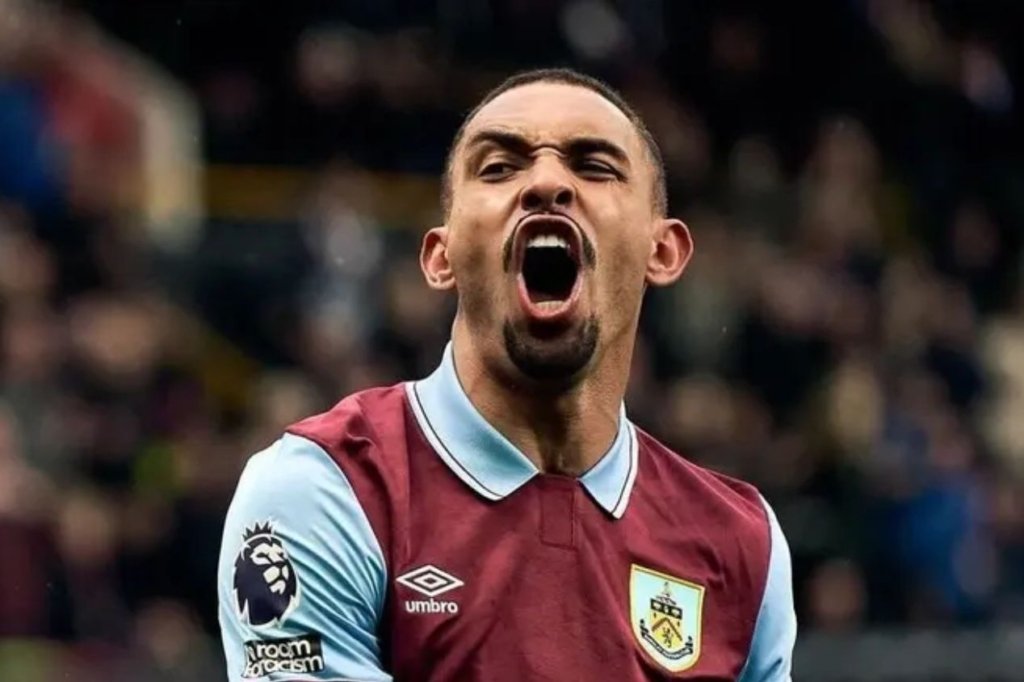 Vitinho no Botafogo: relembre o desempenho do lateral na Europa