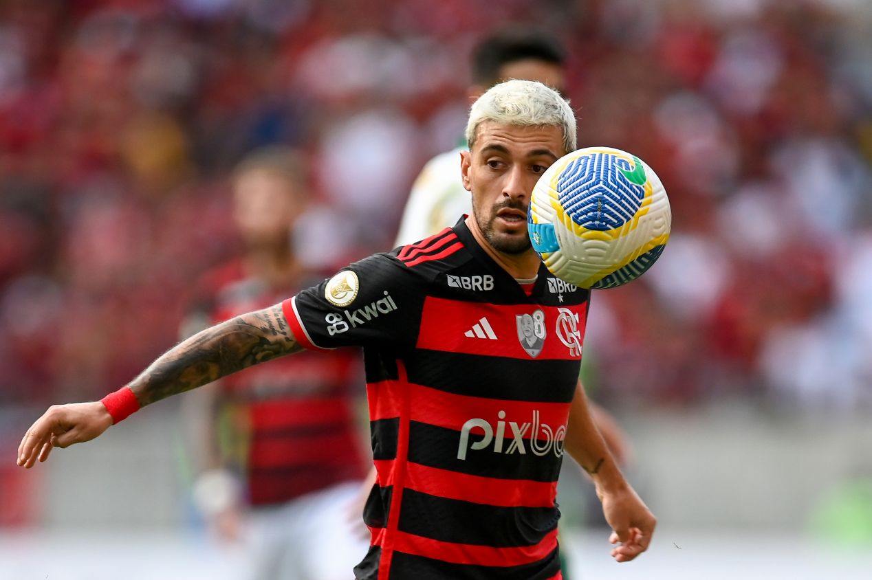 Flamengo nega ter recebido proposta Galatasaray por Arrascaeta, que tem contrato até 2026