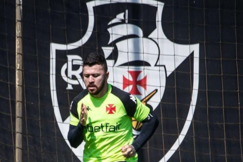 Rossi foi um dos jogadores dispensados pelo Vasco antes do fim da temporada 2024