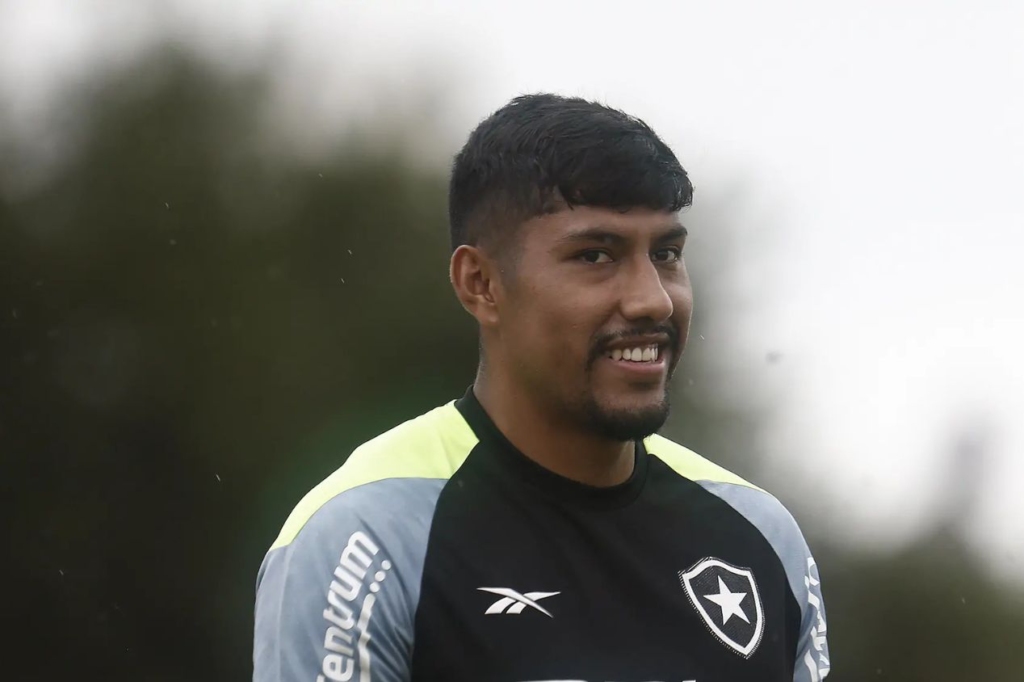 Botafogo e clube português conversam para negociar empréstimo de Luís Segovia