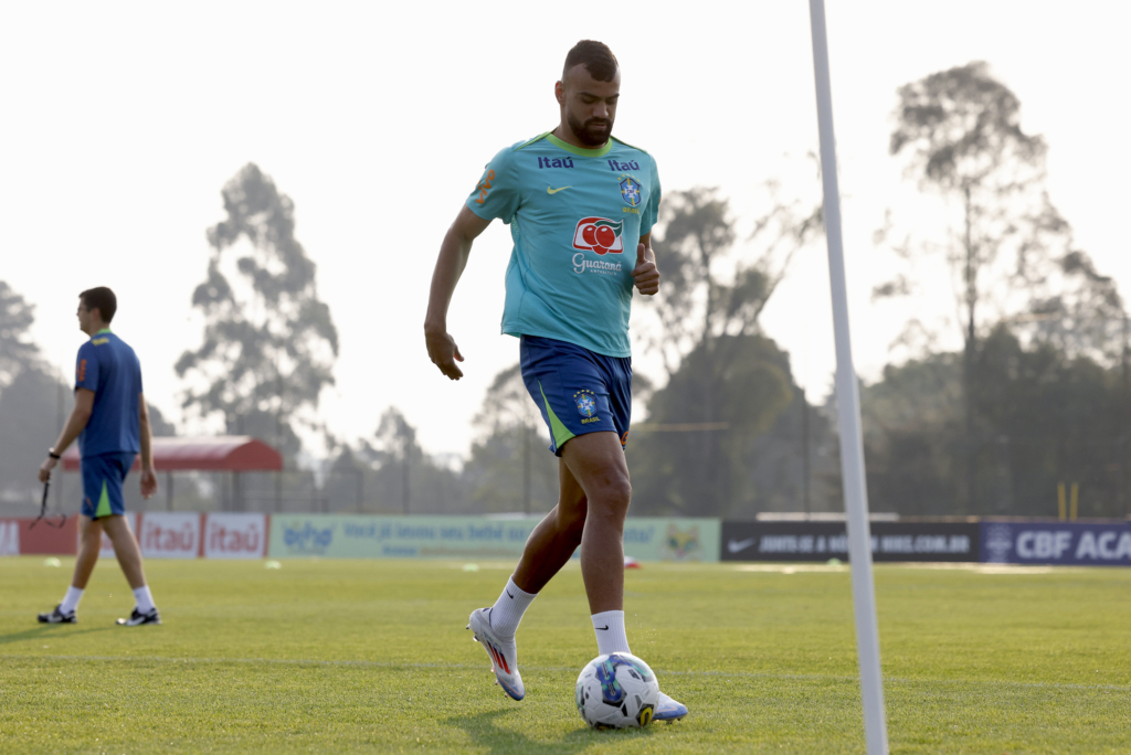 Fabrício Bruno foi convocado para defender a Seleção Brasileira, após lesão de Éder Militão