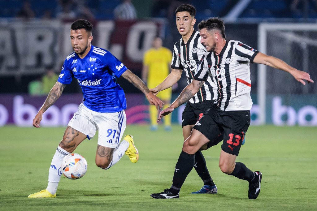 Cruzeiro enfrenta o Libertad por vaga na final