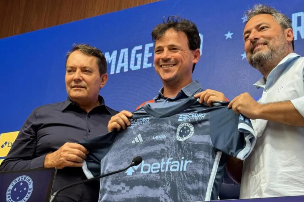 Fernando Diniz foi apresentado pelo Cruzeiro