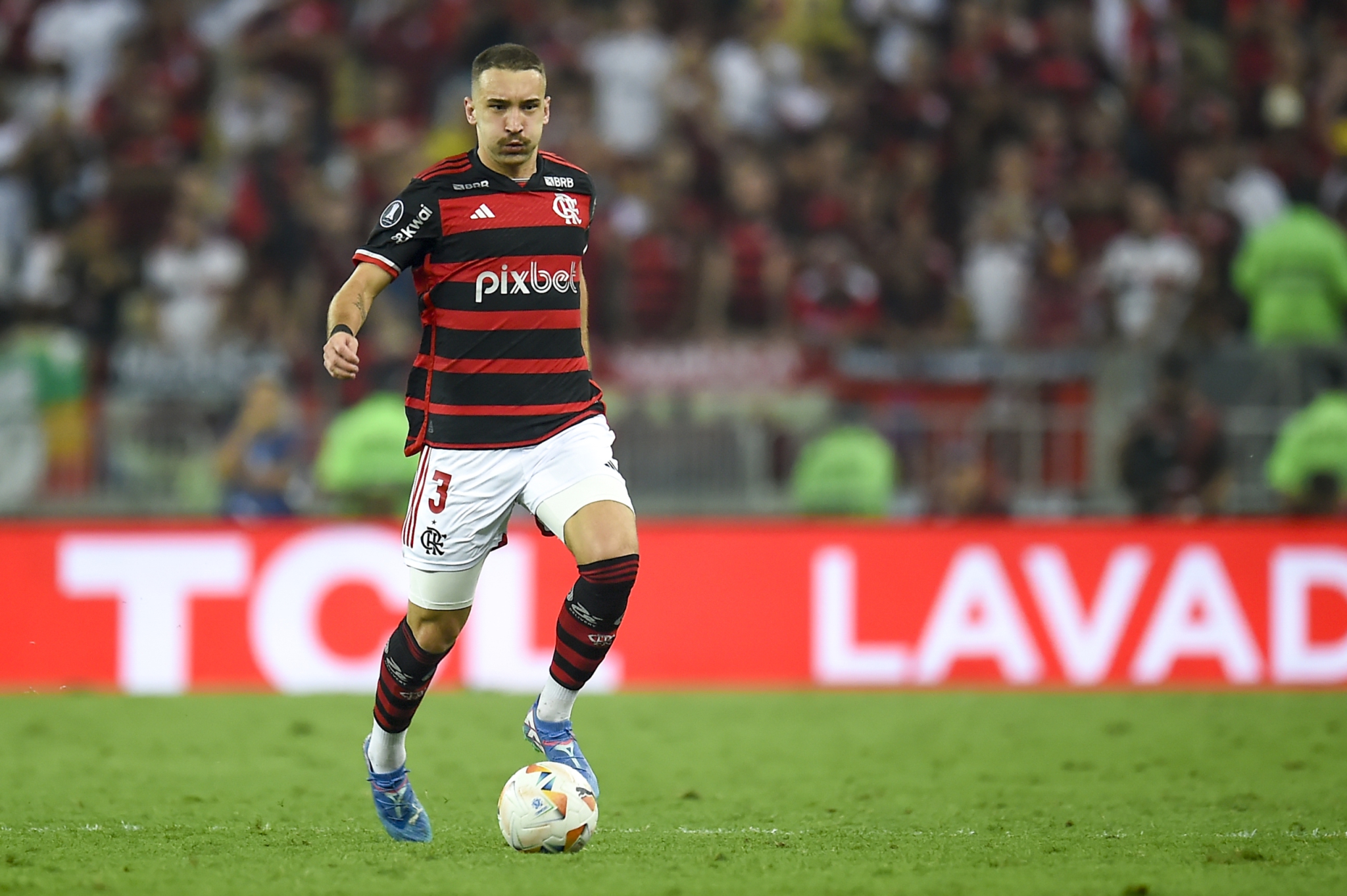 Léo Ortiz foi titular do Flamengo durante lesão de Pulgar e enquanto o volante servia a Seleção Chilena