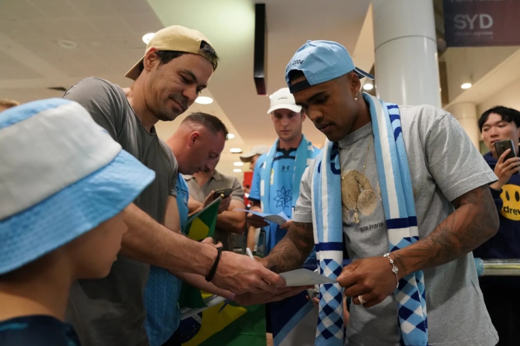 Athletic se interessa por Douglas Costa, ex-Grêmio e Fluminense, e abre conversas para 2025