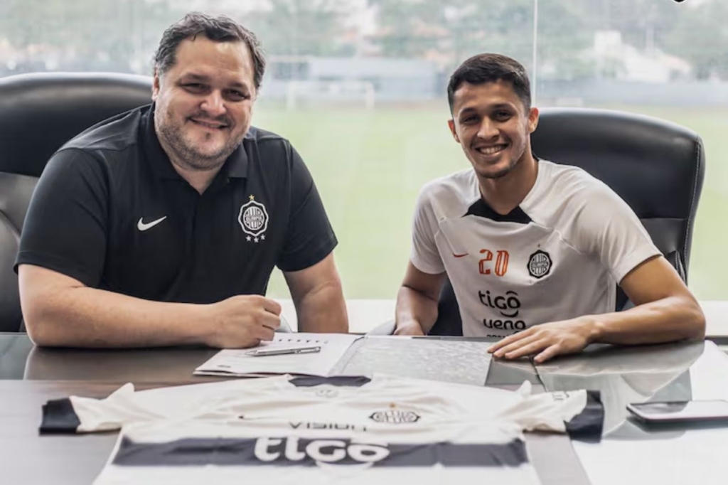 Alvo do Atlético-MG, joia paraguaia renova contrato com o Olimpia