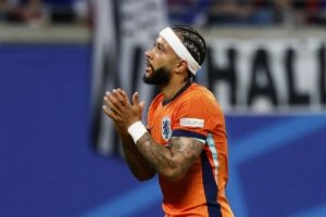 Reunião por Memphis Depay é marcada, mas clube grego pode atravessar o Flamengo