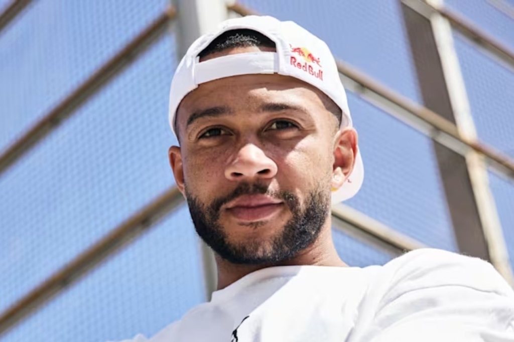 Memphis Depay pensa em retornar para a Europa