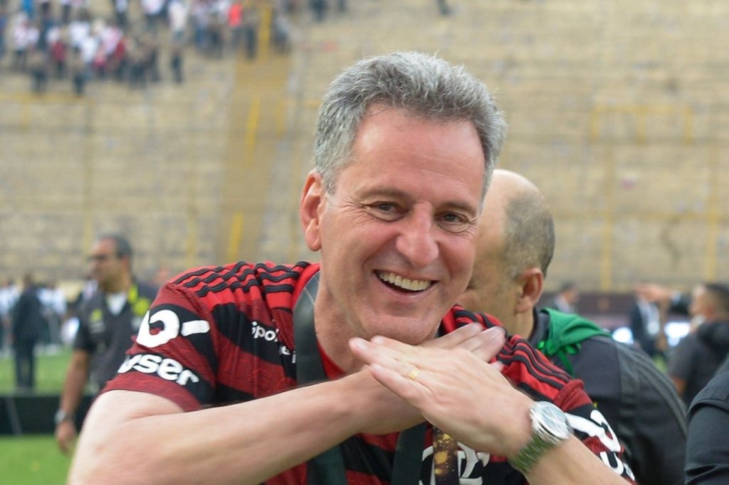 Quem quer dinheiro? Veja quanto o Flamengo já gastou com multas de treinadores na Era Rodolfo Landim