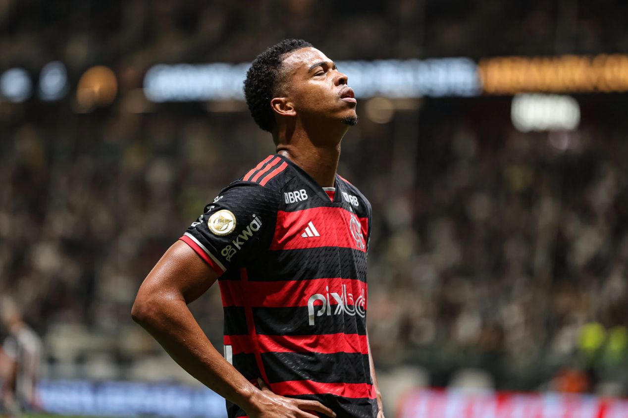 Flamengo informou que o atacante sofreu uma lesão muscular