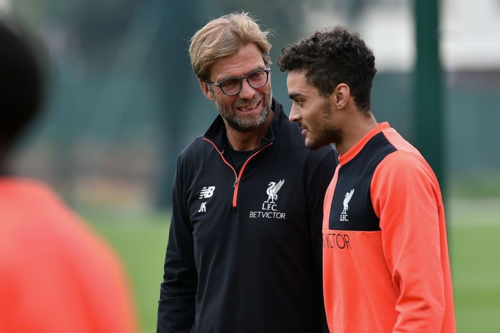 Vasco discute a contratação de Tiago Ilori, ex-Liverpool, livre no mercado da bola