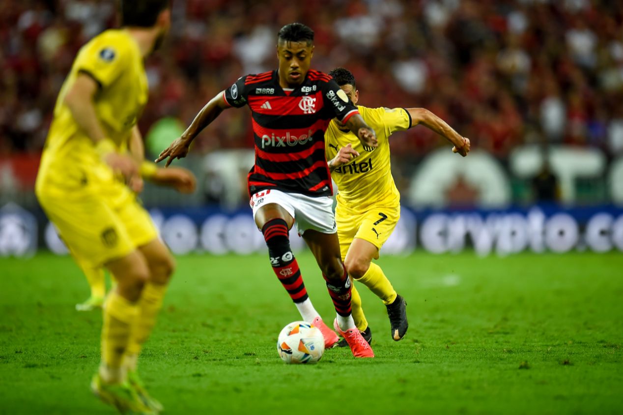 Bruno Henrique será titular do Flamengo contra o Peñarol, em Montevideu, pelas quartas de final da Copa Libertadores da América