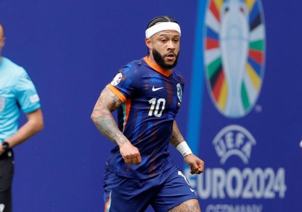 Memphis Depay está acertado com o Corinthians e vai receber o segundo maior salário do futebol brasileiro