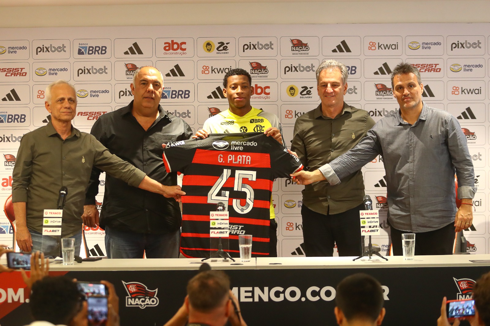 Plata foi apresentado pelo Flamengo